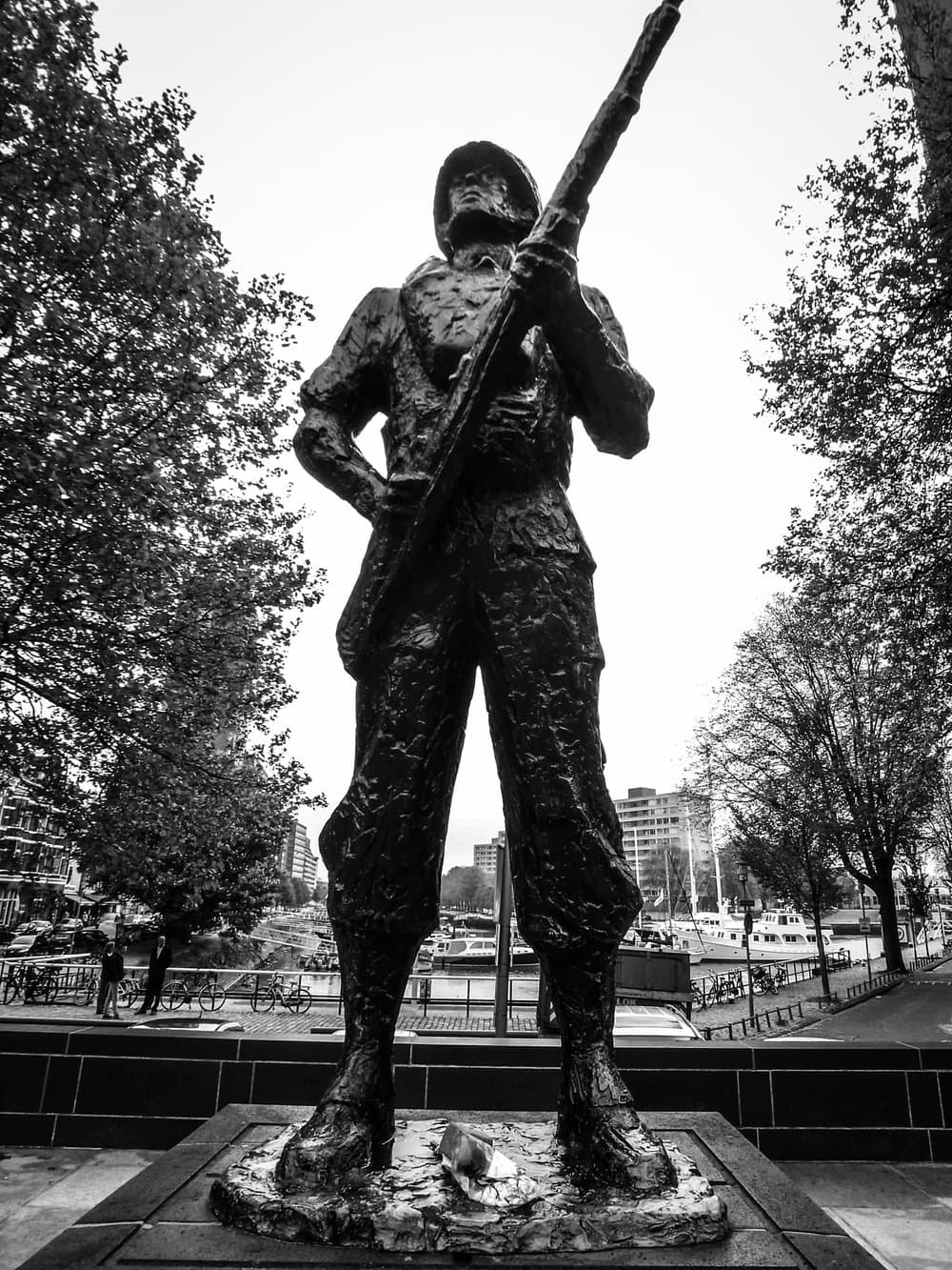 Ferry Verwijk · Rotterdam 2017 · "Dulce bellum inexpertis" · Erasmus, frame 1 of 3